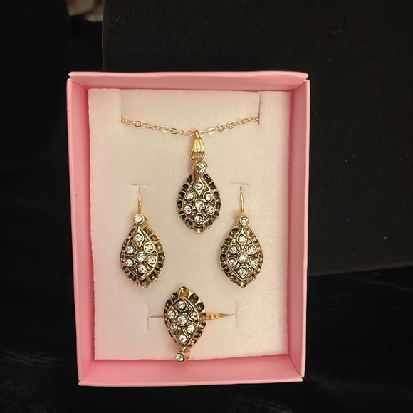 Jewelry Set - Picture 1 of 2